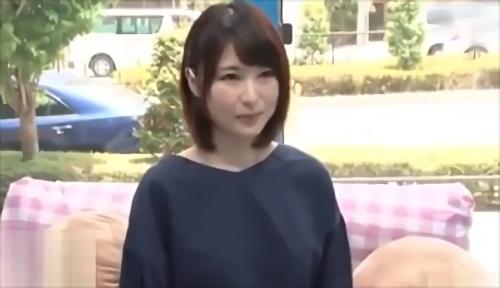 『スレンダー』優しく手コキしてあげたり、2人きりになると早漏の悩みを優しく聞いてあげたり、挿入まで受け入れてあげたり、究極の美少女ママを前に、素！
