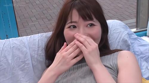 『潮吹き』マジックミラー号の中で思いっきりイカせてみました、感じて…イッて…吹いて…ラストは牛乳を口に含んでいることを忘れて大喚声アクメ、！