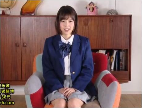 ロリ系通学服べっぴんさんが童貞君を筆おろし！あまり力を込めすぎずにシコシコして勃起させてしまったムスコを腰フリ騎乗位でイカせてあげる！