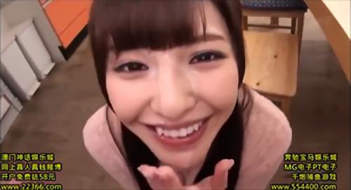 『手コキ』橋本ありな、初めての巨根祭り！最初は恥ずかしがっていた彼女も、自分の顔より大きなチンコを見て満面の笑みで興味津々！口に入りきらない！