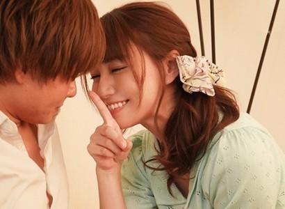 【幼馴染×誘惑】「内緒にしといてあげる♥」初めて出来た彼女とエッチする前に1コ上の幼馴染に誘惑され童貞を奪われる男子!