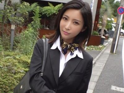 【巨乳×CA】大人の色気ムンムンな巨乳美人CAさんがやらしいパンティに黒パンスト＆スーツ着衣でギンギンの勃起チンポ挿入!