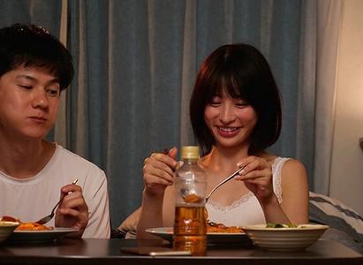 「まさか...他の子となんかシテないよね...」限られた時間しか会うことが出来ない交際相手の浮気を疑いつつ中出しセックス