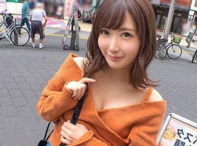 【可愛いOL】細身の身体に色白美人OLがナンパされ可愛い水色パンティにロングブーツを履いたまま勃起チンポを挿入されイク！