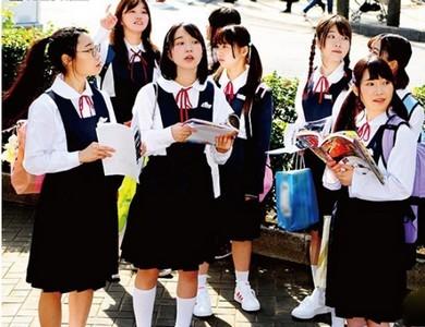 【マジックミラー号】東京へ修学旅行で来たパイパンJKをMM号で保健体育の実技講習セックス!大人チンポで激ピスしイカせる!