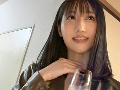 【美熟女×自宅セックス】『この綺麗な顔でヤリマン!』どう見ても20代の40代美熟女宅にお邪魔し花柄パンティ脱がしセックス