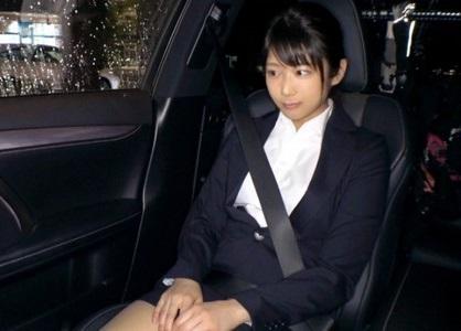 【スレンダーOL】仕事帰りにAV出演しちゃう美人OL26歳がやらしいパンティに黒パンストでオイルヌルヌルプレイ♥