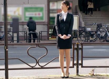 【スレンダーOL】タイトスカートに可愛いパンティ＆パンストを履いた色気ムンムンの可愛いOLをナンパし昼間からホテルIN♥