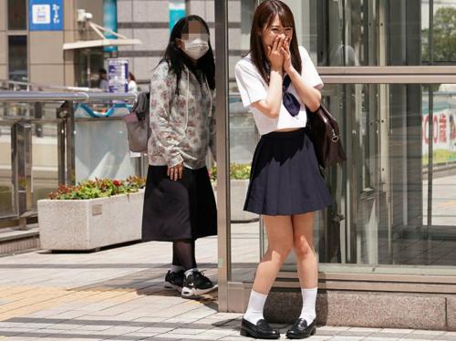 【制服JK×リモバイ】「ヤダヤダヤダこんな所でONしないでｯ!」可愛い制服JKが観光地でパンティにリモバイ仕込まれ...