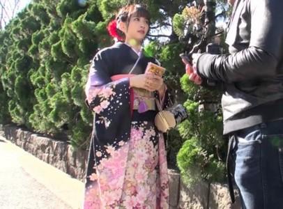 【晴着×中出し】成人式終わりの美容師志望美少女をナンパしホテルで晴着着衣のまま締りまくるキツマンに無断大量中出しエッチ♥