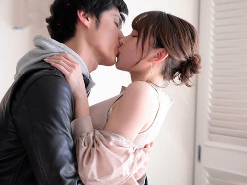 【伊藤舞雪】「ねぇ、いっぱいキスして♥」大人気AV女優のプライベートセックス!密着イチャラブエッチが可愛くエロい!