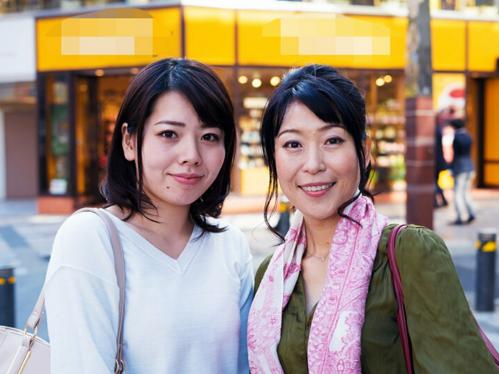 【母娘×同時ナンパ】美熟女奥様とその娘を同時ナンパし娘の前で発情する美熟女奥様!娘も参加し禁断のハーレム3P!