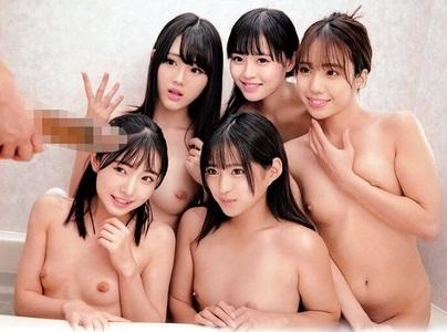 【JD×ハーレム】「こんなおちんちん...初めて...」可愛いスレンダーJD5名が勃起チンポを混浴でハーレム痴女プレイ!