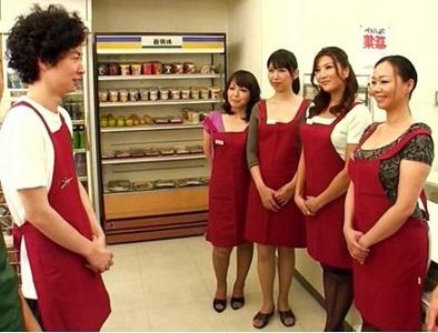 【巨乳パート妻×バイト君】「若い子のおチンポ気持ちイイーｯ!」欲求不満な巨乳美熟女パート妻が新人バイト君を店内で喰う!