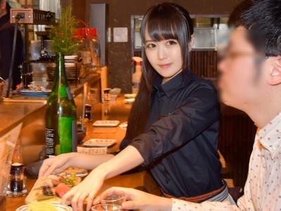 【看板娘】『喘ぎ声激カワ!』アイドル級の可愛さにアニメ声がエロい居酒屋看板娘を閉店後の店内で男2人と濃厚セックス!