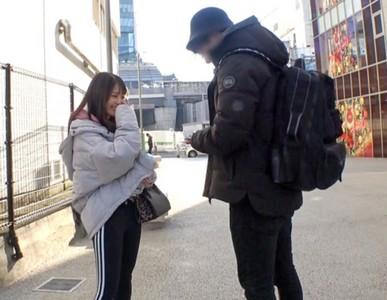 【スレンダー美少女】可愛い上目遣いでフェラするジム通い美少女21歳をナンパして極太チンポをキツマンに挿入しガン突き！