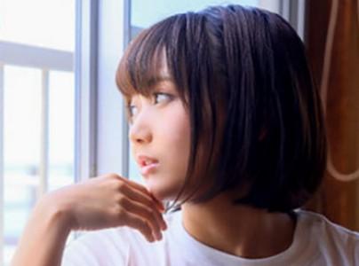 【AVデビュー】＜星乃莉子＞形の良い巨乳ロケットおっぱいがエロさを増すロリ顔美少女が可愛い水着でAVデビュー!