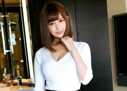 【巨乳美女】美人カタログモデルの巨乳美女が勃起チンポを手コキ素股から自ら騎乗位挿入し見事な腰使いで可愛くイク♥