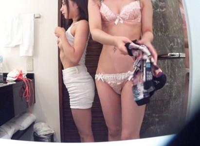 【ナンパ×乱交】ロリ系水着キャバ嬢2人をナンパしホテルで飲みながら乱交パーティー！