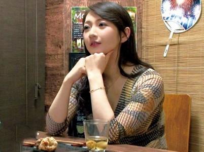 【相席×美熟女奥様】「エッチなこと考えてるでしょーw」居酒屋で1人呑んでいた美熟女30代を部屋に連れ込みセックスを盗撮!