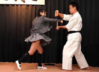 【空手三段JK】可愛いJKが空手三段の猛者!処女な彼女は負ければ処女膜貫通レイプのデスマッチを行うことに!