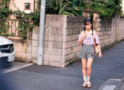 ※閲覧注意!【ロリ小学生×中出しレイプ】「おじさん...なぁに?」近所の可愛い成長途中の小学生を部屋に誘い中出しで犯す男