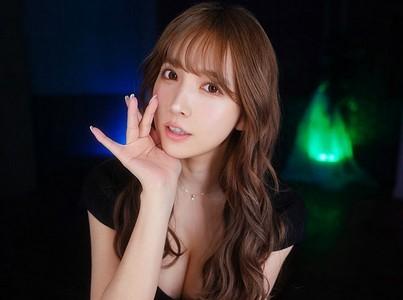 【三上悠亜】「私でいっぱいシコシコしてくださいねｯ♥」大人気AV女優がセーラー服＆メガネでM男の勃起チンポをお口でヌク♥