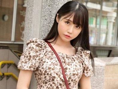 【美熟女奥様×ハメ撮り】ぴっちりデニムに可愛い下着を履いたロリ顔美熟女人妻33歳が極太他人棒で激ピスされイキまくる!