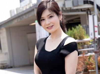 【四十路×ハメ撮り】『この顔で40歳!』上品過ぎる欲求不満のスレンダー美熟女40歳がそそり勃った勃起チンポを騎乗位挿入♥