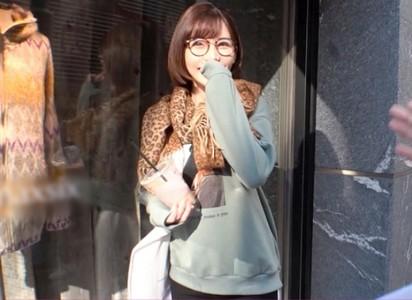 【女子大生×ナンパ】可愛い下着を履いたメガネが似合う色白スレンダーJDをナンパしホテルでキツマンに勃起チンポ挿入し激ピス