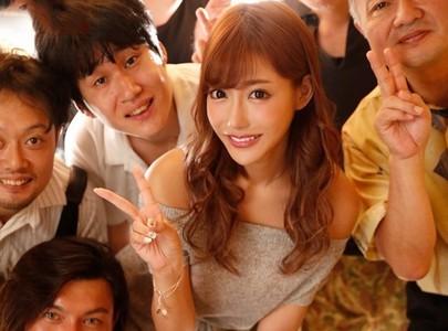 【ヤリマン彼女×NTR】「皆のおちんちん大好き♥」昔ヤリマンだった交際相手が社員旅行でハメを外し乱交セックス!