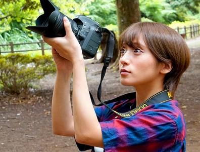 【美女×レイプ】写真が趣味なボーイッシュ巨乳美女がトイレに行ったのを見計らい待ち伏せしギンギンの勃起チンポで犯す!