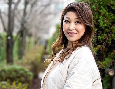 【巨乳美熟女奥様】旦那のチンポしか知らない温室育ちの色白巨乳美熟女奥様48歳がホストにドハマりしパンストビリビリエッチ♥