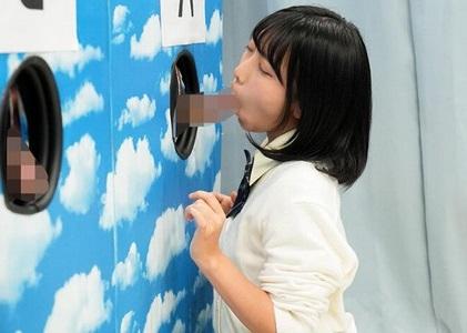 【マジックミラー号】『彼女さん!彼氏のチンポ当ててください!』企画に挑んだJKカップルの彼女が見事外しNTRセックスに!