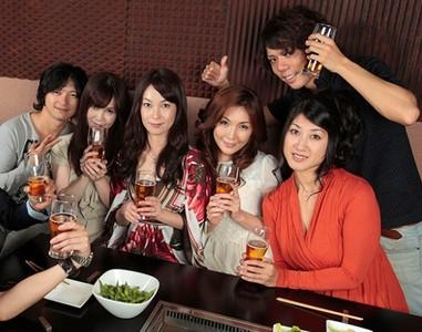 【美熟女奥様×ヤリコン】「ねぇ別室行きましょ♥」欲求不満な美熟女奥様が若い男達とヤリコン!若い勃起チンポに自ら腰振り!