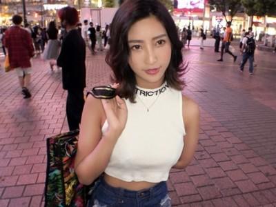 【巨乳OL×ナンパ】キリｯとした表情の可愛い下着を履いた美人OL25歳が極太チンポを見ると愛おしそうにシゴき挿入でイク♥