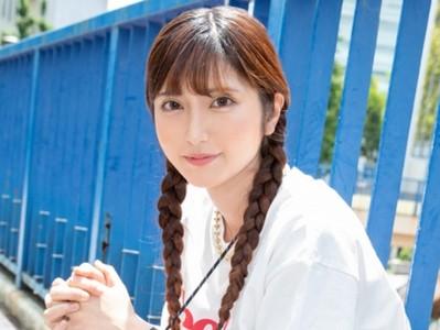 【激カワ×元アイドル】元アイドルの激カワ美少女が4本の勃起チンポをおしゃぶりしラブホでパンティ着衣ハメ撮りエッチ♥