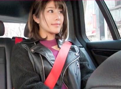 【潮吹き×女子大生】『この可愛さで潮吹き!』可愛く巨乳なJDが男3人と4Pでオナニー・手マン・ハメで潮吹きまくる!