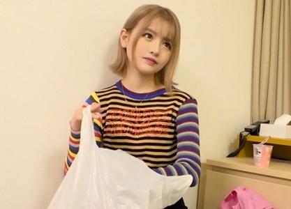 【美少女ギャル×ナンパ】わざとお菓子を落とし拾ってくれた可愛いギャルをナンパしホテルでキツマンに極太チンポ挿入しガン突き