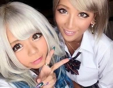 【AIKA・丸山れおな】『激エロ乱交!』可愛いイケイケギャルJK2人が制服姿でおじさん2人と中出しハーレム乱交プレイ♥