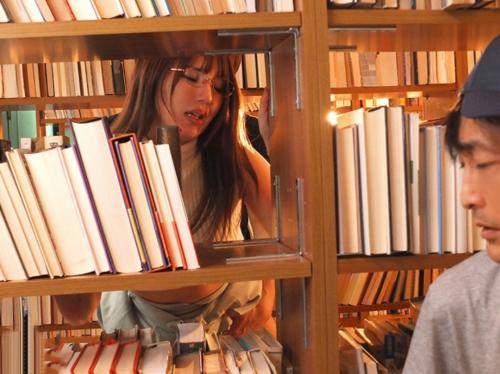 【巨乳美女×強姦】毎朝見かける美人お姉さんが図書館内て犯されているのを見て勃起してしまう僕