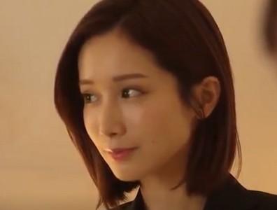 【女上司×部下】「あなた!何してるの?」20代で部長になった美人キャリアウーマンが酔い潰れて寝落ちしている所を部下が襲う