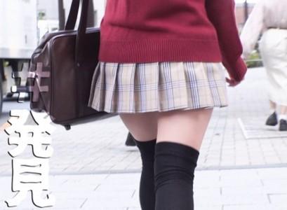 【JK×足コキ】「私のパンティ見てこんなに大きくしてたの?」ミニスカ制服の可愛いJK3人がパンティ丸出しで足コキ♥