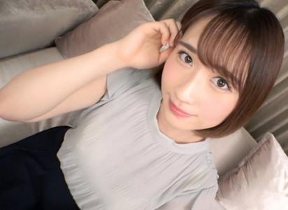 【港区女子】可愛い黄色の花柄パンティを履いたスレンダーOLのパイパンおマンコに極太チンポ挿入し激ピスでイカせる!