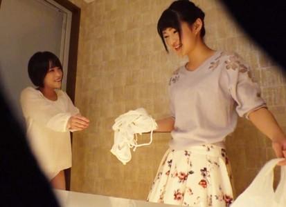 【生保レディ×乱交中出し】ロリ顔美少女の生保レディ20歳と27歳の仲良し2人をナンパしホテルで乱交中出しセックス!