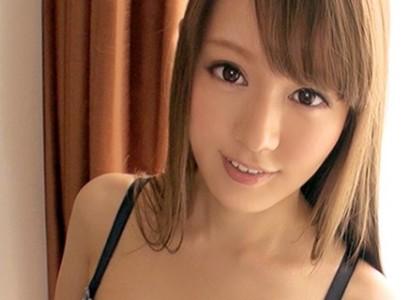 【受付嬢】百貨店で受付をする美乳美女24歳が勃起チンポをしゃぶり騎乗位グラインドで腰を振りまくる!