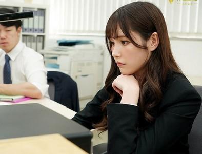 【女上司】『こんな女上司最高!』年下なのに上司の可愛いOLと出張先で同じ部屋になり彼女がいるのにエッチしちゃう僕