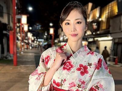 【美熟女奥様×中出し】「中に出してもイイですよ...」強烈に美人な長身和服人妻32歳と不倫旅行で浴衣着衣中出しセックス!
