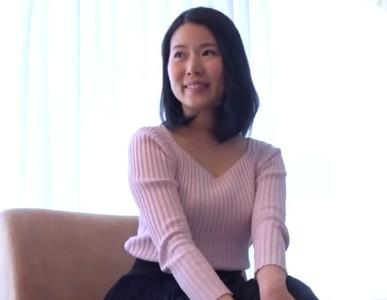 【社長令嬢人妻×中出し】可愛い下着を履いたとても35歳には見えないスレンダー社長令嬢人妻がイケメン男と中出し不倫!
