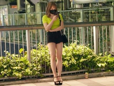【巨乳美女】鮮やかな青花柄の下着を履いた巨乳の早漏おマンコに極太チンポ挿入し激ピスで何度もイカせる♥
